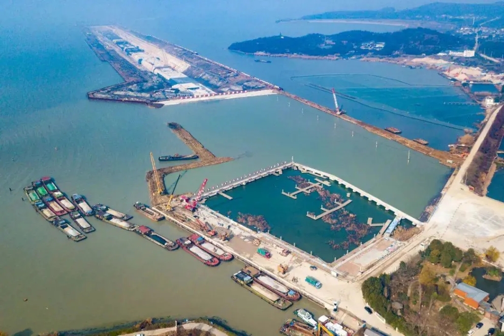 2019年12月27日，太湖隧道第一倉完成回水，順利實現(xiàn)首次陸島通道轉(zhuǎn)換，標(biāo)志著該工程施工進(jìn)入全新階段。
